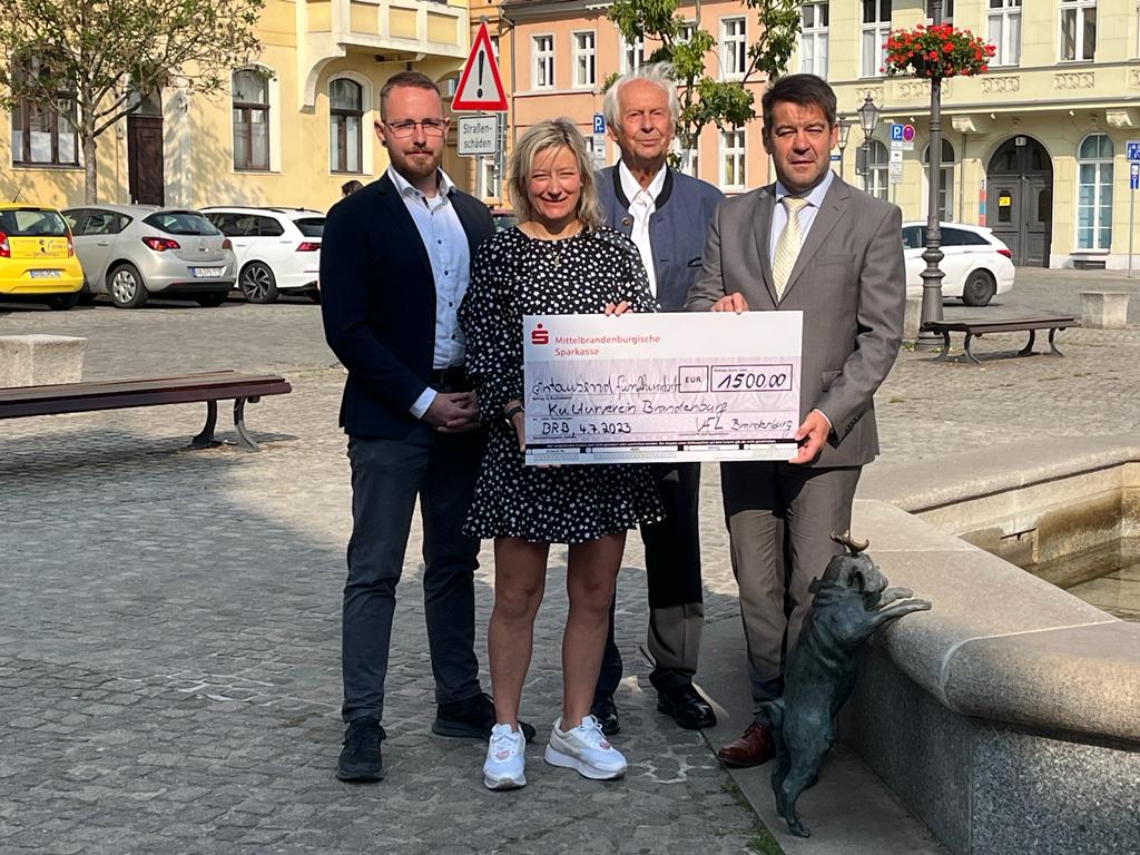 SpendenscheckübergabeMopslauf2023